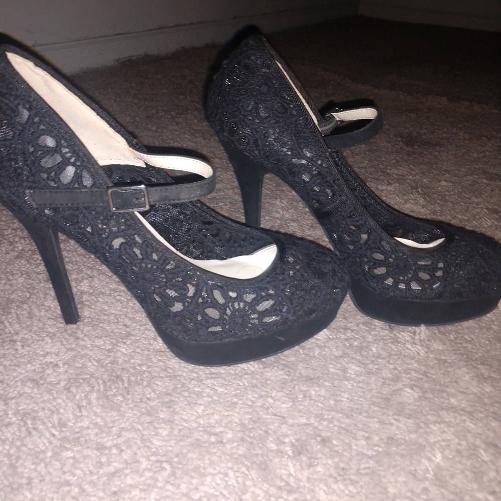 Black lace Mary-Jane Heels